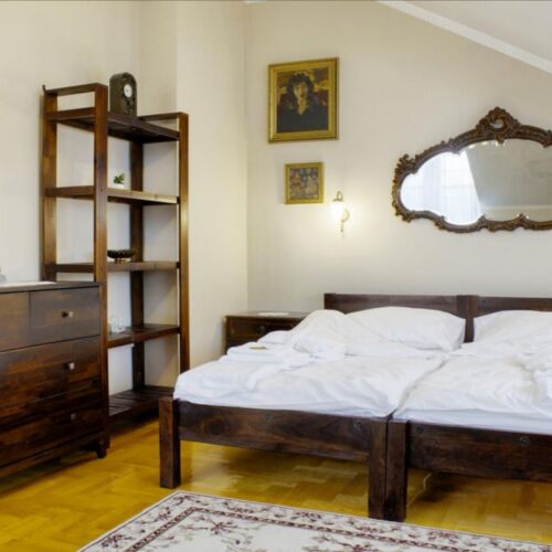 Vilă superior întreaga unitate pentru 6 pers. (se inchirieaza doar integral) (se poate solicita pat suplimentar)