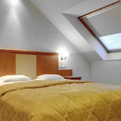 Camera twin mansardă familial(ă) (se poate solicita pat suplimentar)