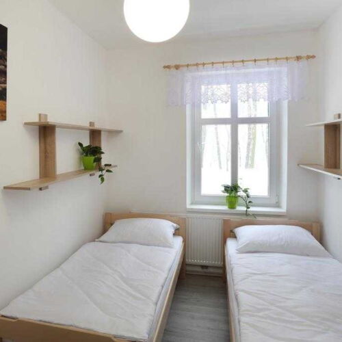 Apartament cu duș cu chicinetă proprie cu 2 camere pentru 4 pers.