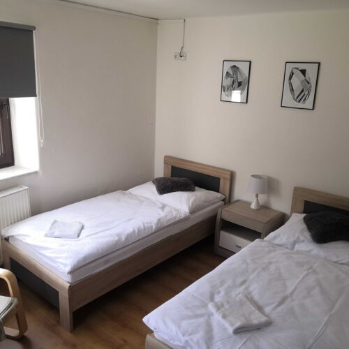 Pokoj se sprchou se společnou kuchyňkou pro 2 os.