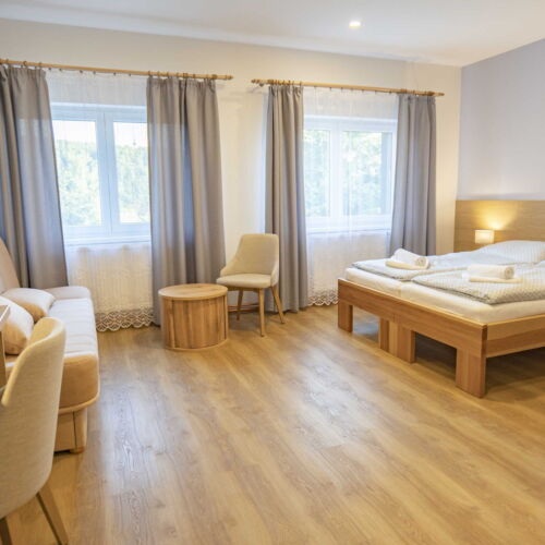 Camera twin superior cu baie (se poate solicita pat suplimentar)