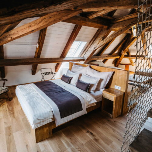 Apartament 4-osobowy na poddaszu Przyjazny podróżom rodzinnym z 2 pomieszczeniami sypialnianymi