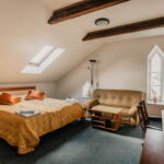 Dvoulůžkový pokoj s manželskou postelí 