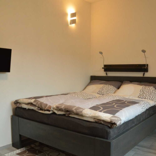 Apartman s balkónem s koupelnou s manželskou postelí s 1 ložnicí