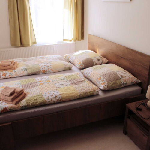 Apartman se sprchou s privátní koupelnou mimo apartmán pro 3 os. s 1 ložnicí (s možností přistýlky)