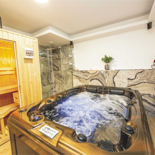 Apartman se sprchou s privátní koupelnou mimo apartmán pro 2 os. (s možností přistýlky)