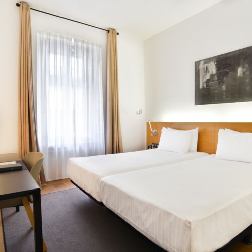 Camera twin la etaj cu aer conditionat