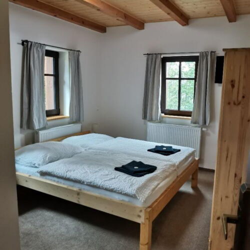 Camera dubla cu duș tV cu ecran plat