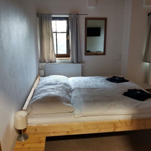 Camera cvadrupla cu duș tV cu ecran plat