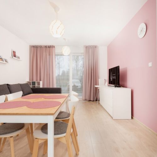 Apartament 4-osobowy na parterze z widokiem na ogród