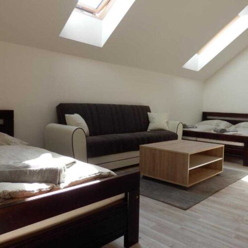 Pokoj se sprchou pro 3 os. v podkroví (s možností přistýlky)