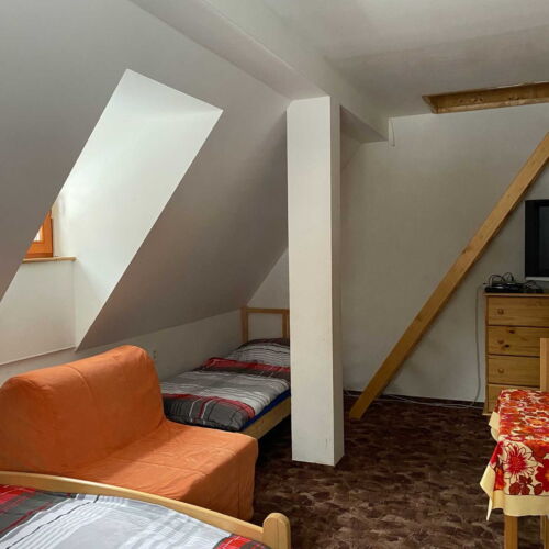 Apartman se sprchou s privátní koupelnou mimo apartmán pro 9 os.