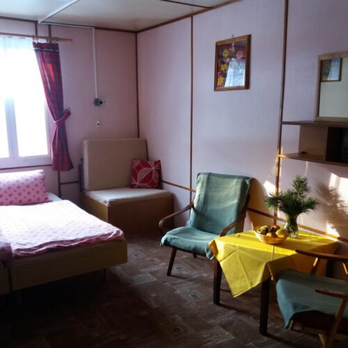 Dvoulůžkový pokoj se společnou koupelnou