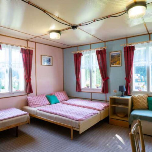 Chata (jako celek) se sprchou s terasou pro 16 os.