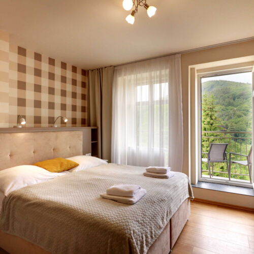 Apartman se sprchou s privátní koupelnou mimo apartmán pro 4 os. se 2 ložnicemi (s možností přistýlky)