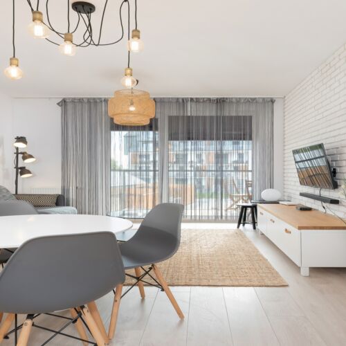 Apartament 4-osobowy na piętrze pokój od strony basenu