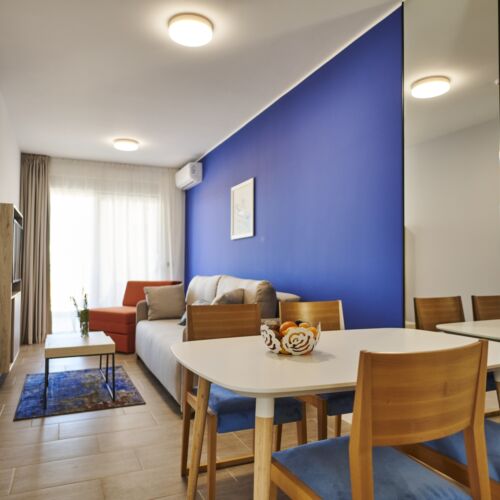 Apartament 3-osobowy z balkonem z 2 pomieszczeniami sypialnianymi