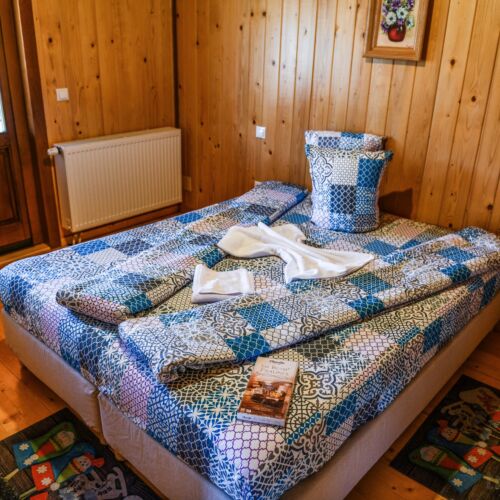 Cabană pentru 8 pers. (se inchirieaza doar integral)