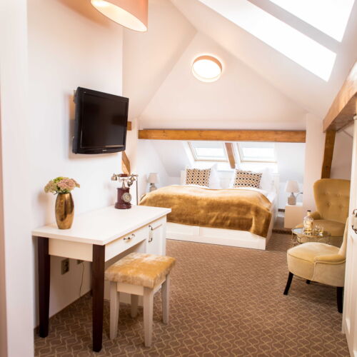 Twin Room (extra bed available)