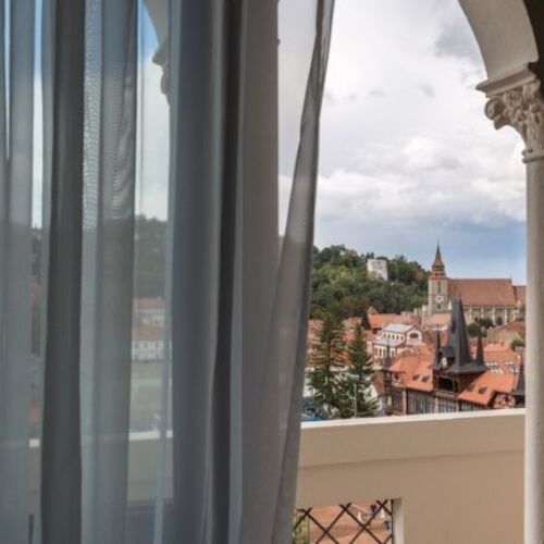 Executive Pokoj s balkónem s manželskou postelí