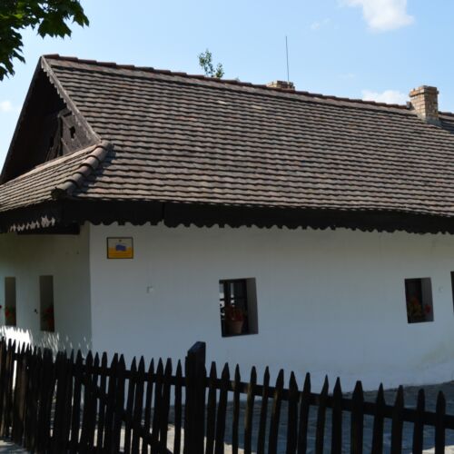 Whole House 2-Room Apartment for 4 Persons