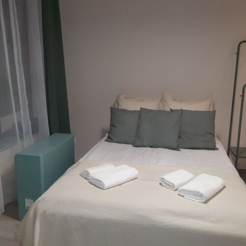 Apartament 2-osobowy na piętrze z aneksem kuchennym z 1 pomieszczeniem sypialnianym