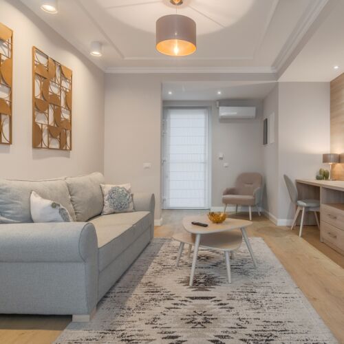 Apartament la parter cu terasă cu 2 camere pentru 4 pers. (se poate solicita pat suplimentar)