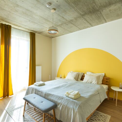 Camera dubla la etaj cu vedere spre rau