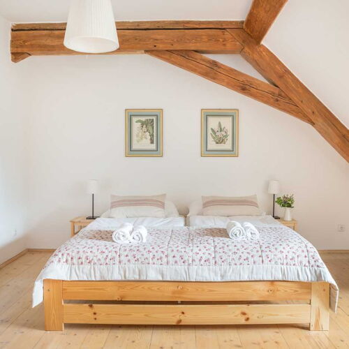 Apartman s vlastní kuchyňkou s privátní koupelnou mimo apartmán pro 5 os.