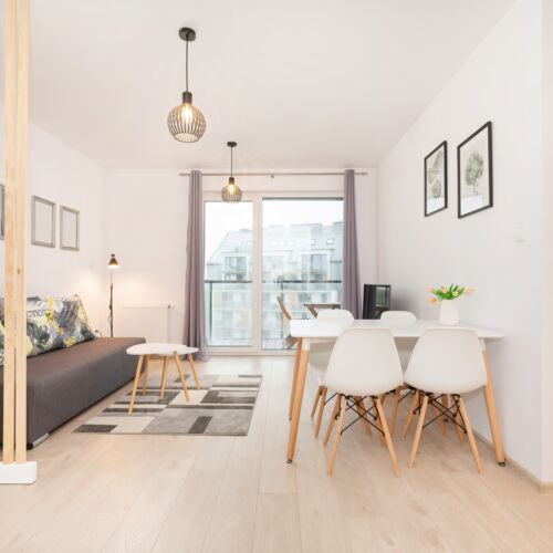 Apartament 4-osobowy na piętrze pokój od strony basenu z 2 pomieszczeniami sypialnianymi