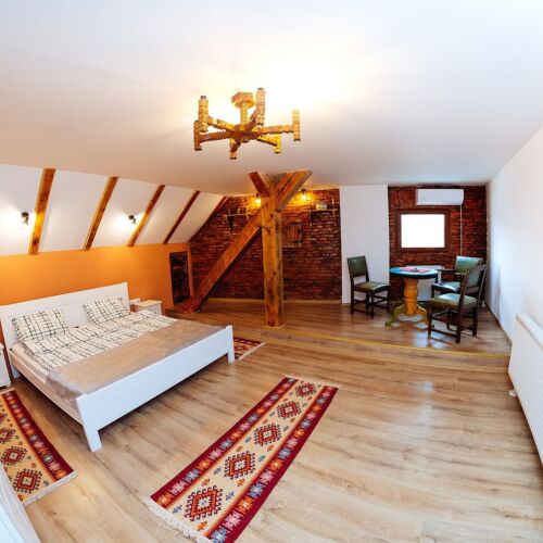 Apartament exclusive la mansardă cu 1 camera pentru 4 pers.