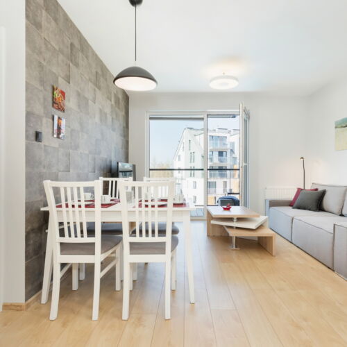 Apartament 4-osobowy na piętrze z balkonem z 2 pomieszczeniami sypialnianymi