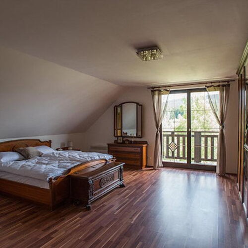 Camera twin deluxe cu duș