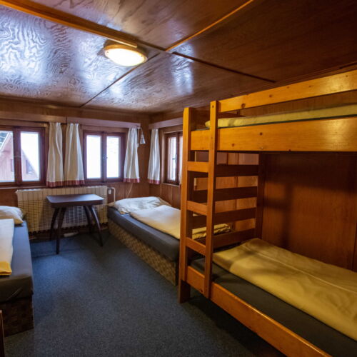 Pokoj se společnou kuchyňkou  pro 4 os.