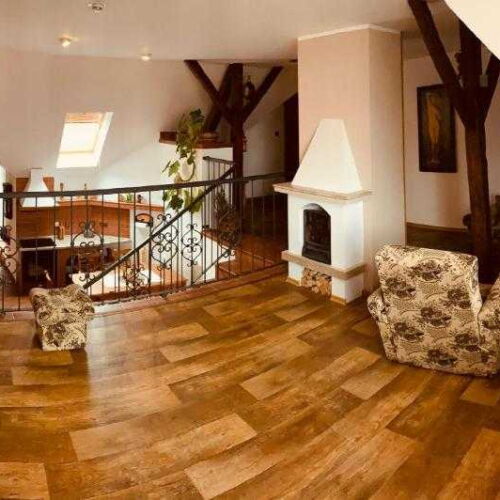 Apartman se sprchou s privátní koupelnou mimo apartmán pro 4 os.