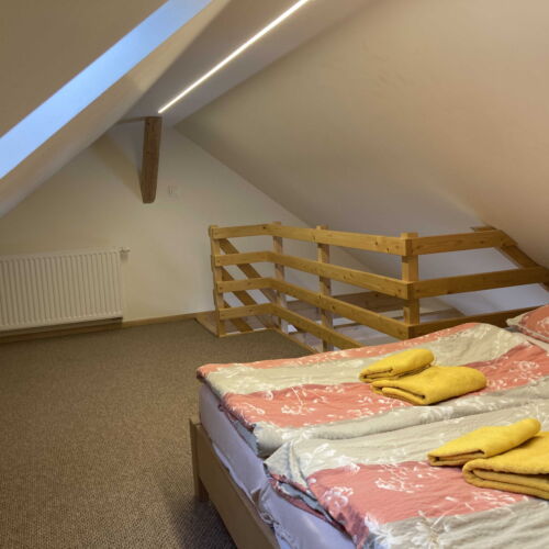 Mezonet Romantik Apartman s manželskou postelí s 1 ložnicí (s možností přistýlky)