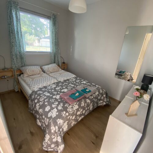 Apartament cu aer condiționat cu vedere spre grădină pentru 4 pers. (se inchirieaza doar integral)