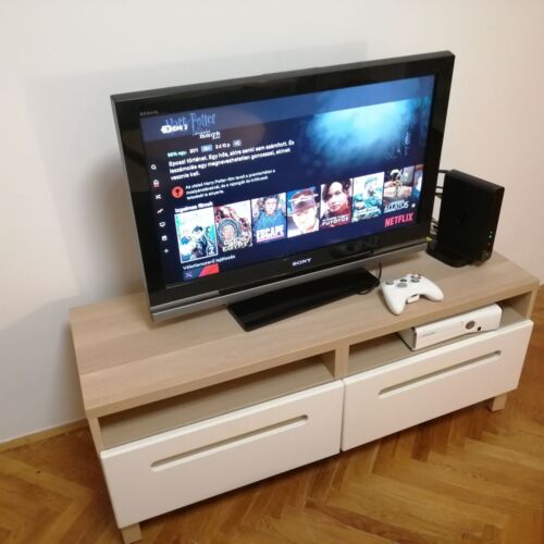 Apartament cu balcon cu vedere spre oraș pentru 4 pers. (se inchirieaza doar integral)