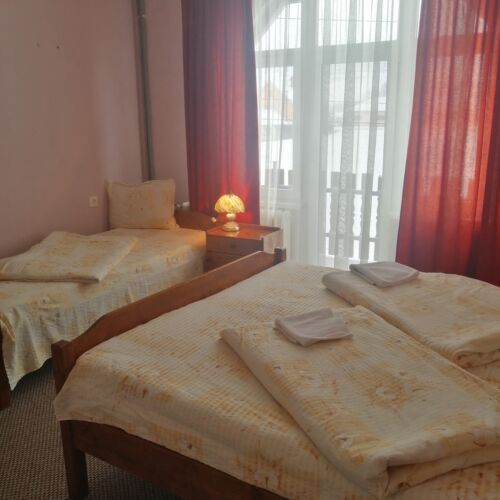 Camera tripla cu baie