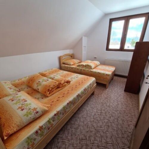 Domek drewniany 9-osobowy Przyjazny podróżom rodzinnym z widokiem na góry