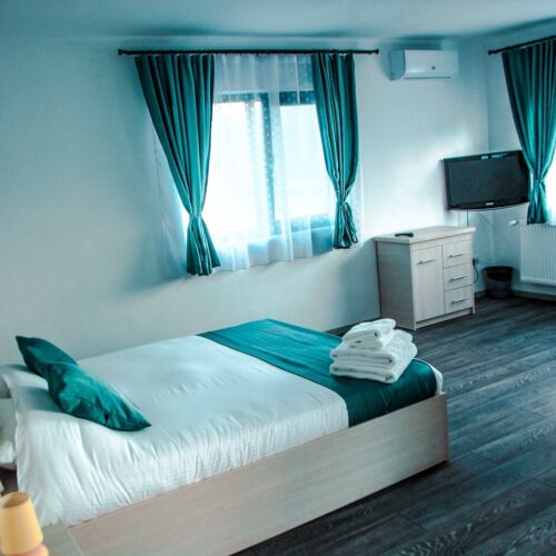 King Pokoj s manželskou postelí na poschodí (s možností přistýlky)