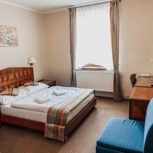 Camera twin confort cu duș (se poate solicita pat suplimentar)