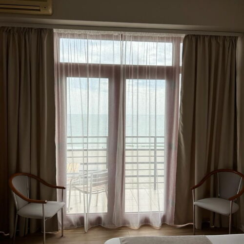 Camera twin cu vedere spre mare (se poate solicita pat suplimentar)