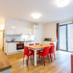 Apartment für 4 Personen mit Eigener Küche und Balkon (Zusatzbett möglich)