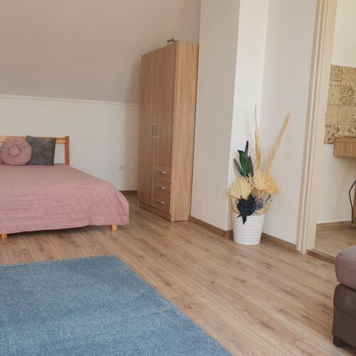 Apartament la etaj cu balcon cu 2 camere pentru 4 pers.