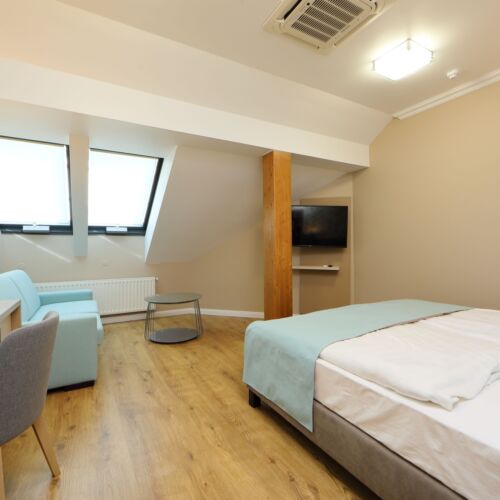 Camera dubla superior la etaj