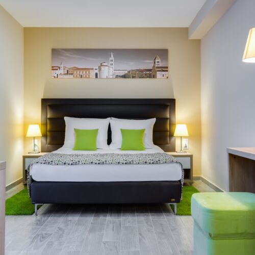 Prizemni Pogled na dvorište ili atrij soba sa francuskim krevetom (za 2 osoba(e))