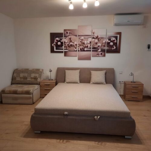 Apartament exclusive la parter pentru 2 pers. (se inchirieaza doar integral) (se poate solicita pat suplimentar)