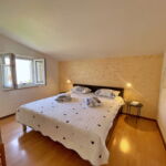 Apartament 6-osobowy z klimatyzacją z tarasem z 3 pomieszczeniami sypialnianymi (możliwa dostawka)