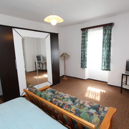 Apartman s balkónem s klimatizací s manželskou postelí s 1 ložnicí (s možností přistýlky)